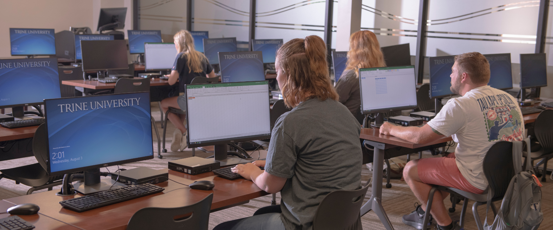business students learning in a computer lab
