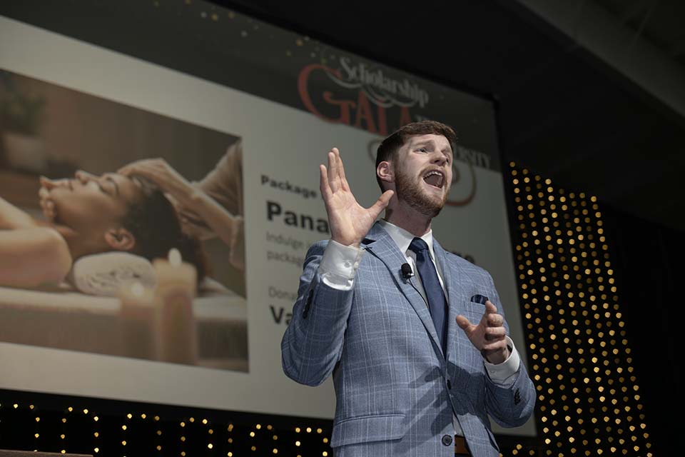 Michael Kruse conducting live auction