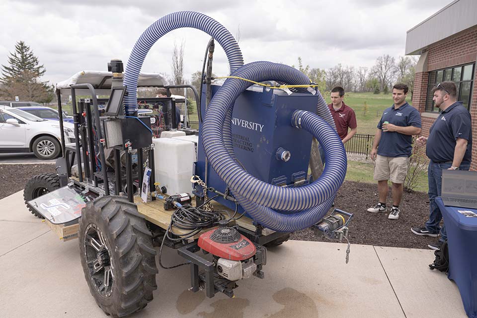 Hydro excavation vehicle