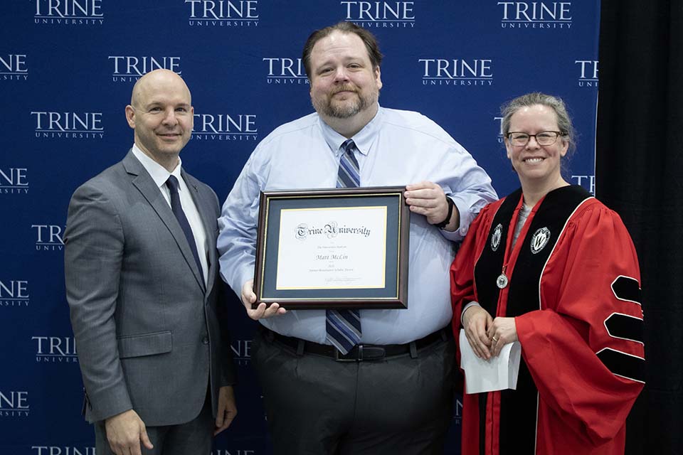 Dr. McLin receives award from Dr. Kline and Dr. Goddard
