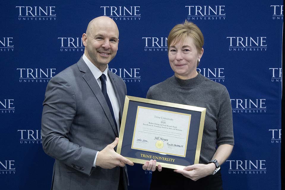 Dr. Kline presents award to Jill Noyes